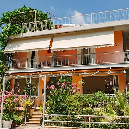 קמנה וורלה Hotel Loula Rooms And Apartments מראה חיצוני תמונה