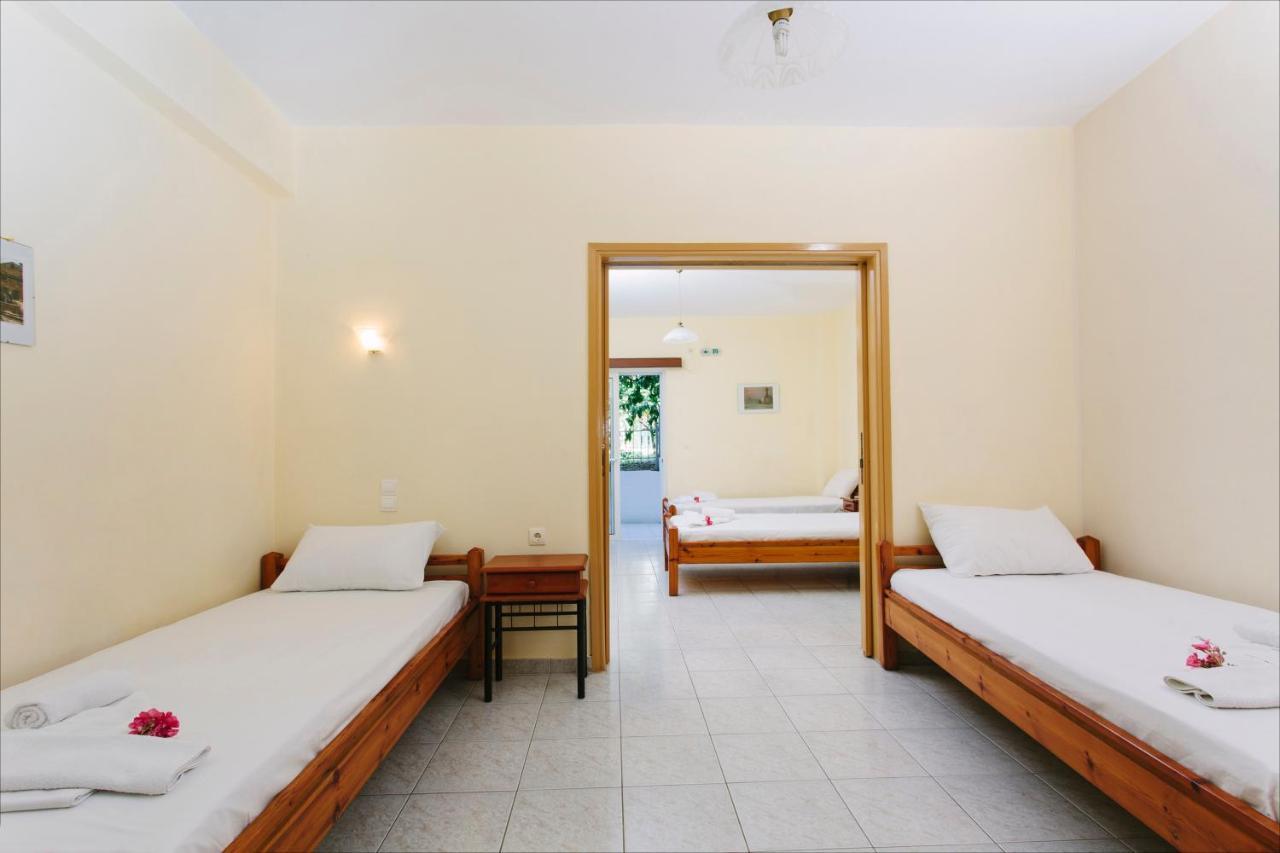 קמנה וורלה Hotel Loula Rooms And Apartments מראה חיצוני תמונה