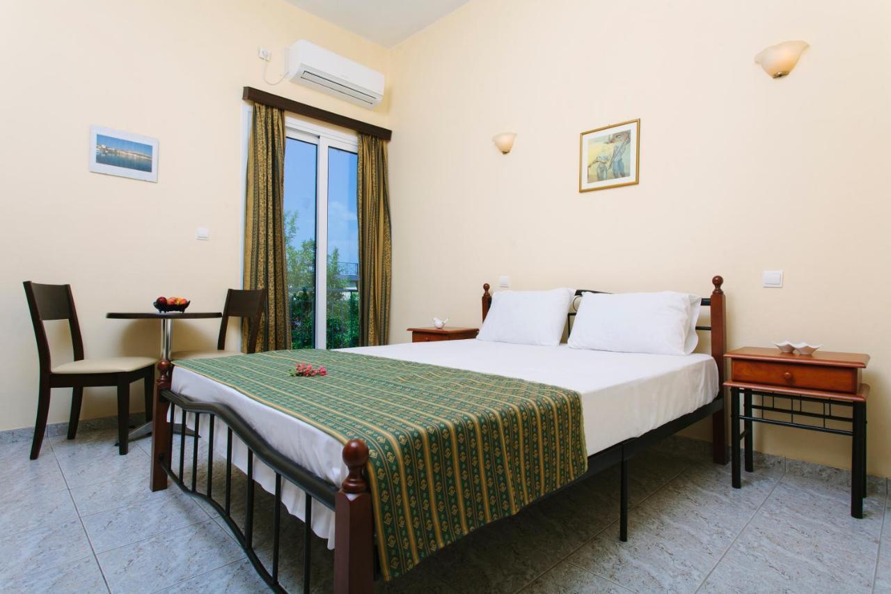 קמנה וורלה Hotel Loula Rooms And Apartments מראה חיצוני תמונה