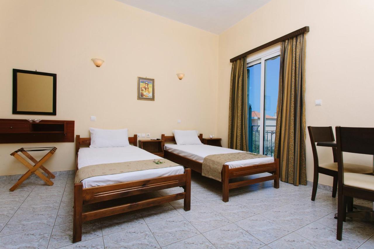 קמנה וורלה Hotel Loula Rooms And Apartments מראה חיצוני תמונה