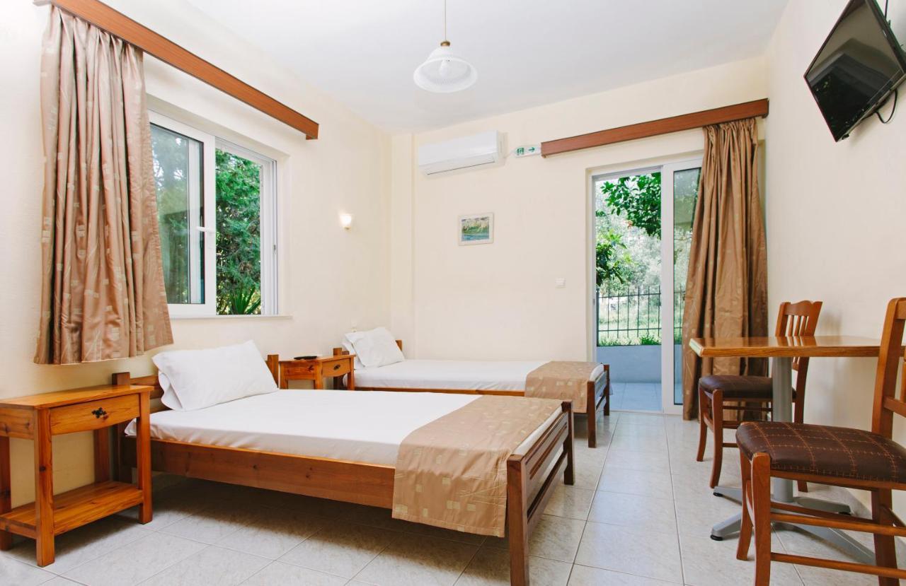 קמנה וורלה Hotel Loula Rooms And Apartments מראה חיצוני תמונה