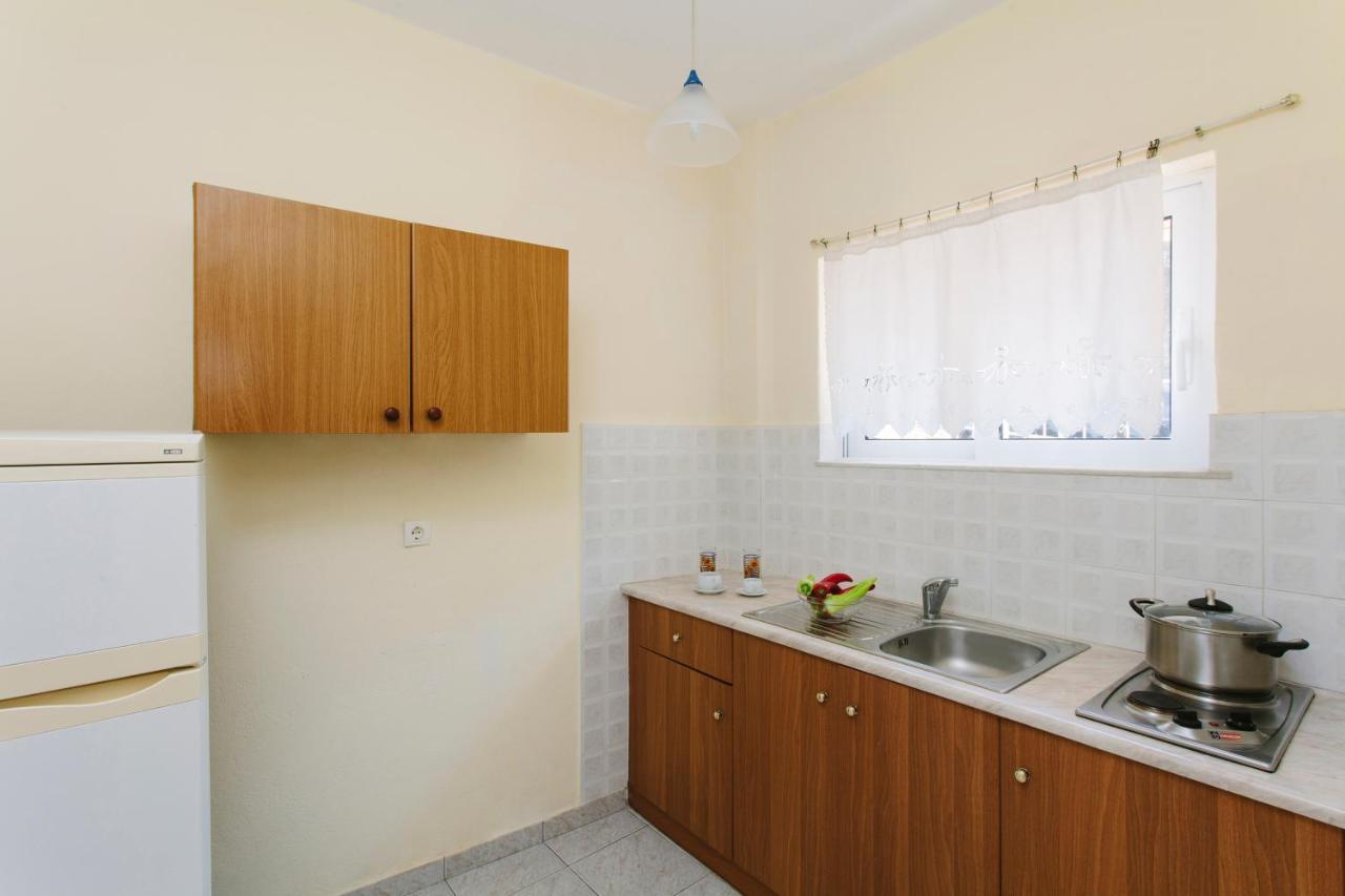קמנה וורלה Hotel Loula Rooms And Apartments מראה חיצוני תמונה