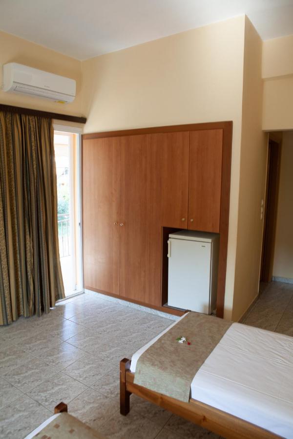קמנה וורלה Hotel Loula Rooms And Apartments מראה חיצוני תמונה