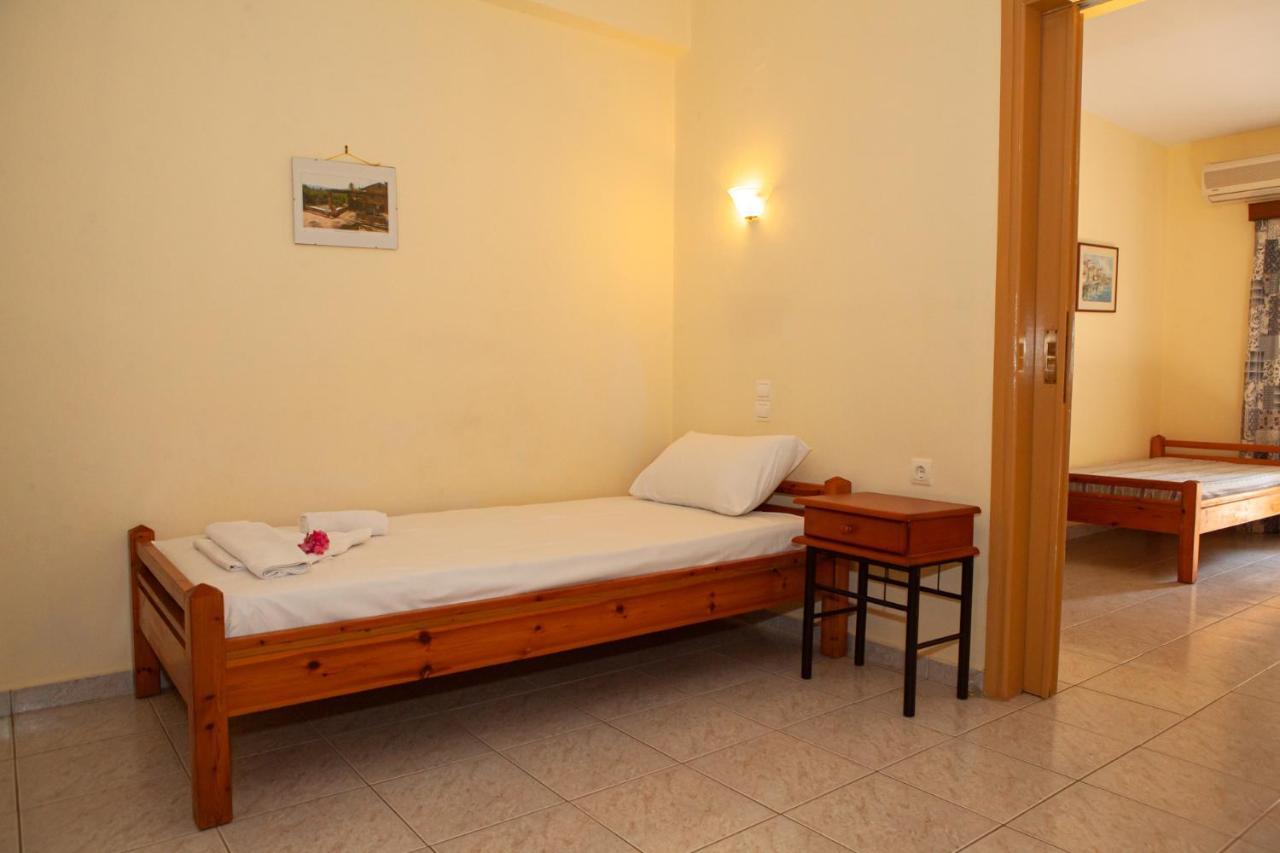 קמנה וורלה Hotel Loula Rooms And Apartments מראה חיצוני תמונה