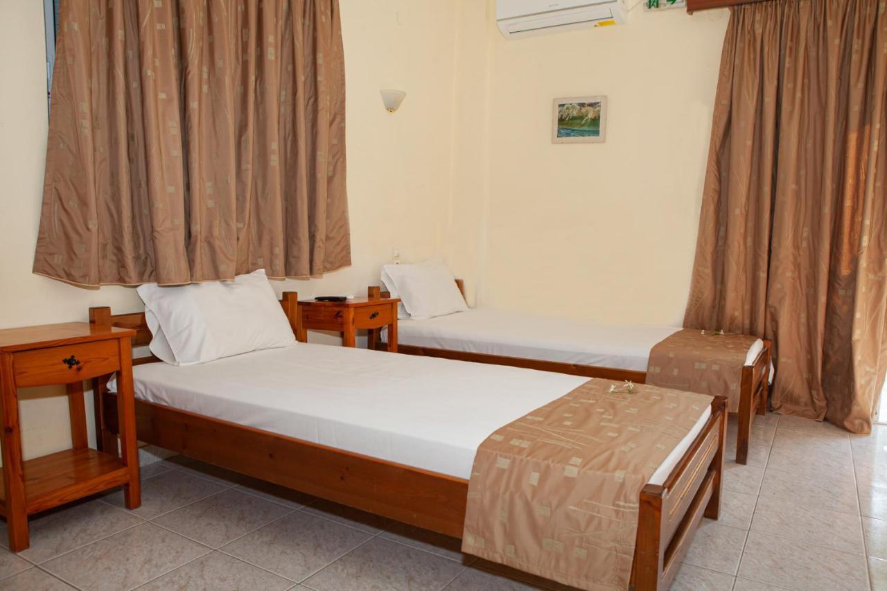 קמנה וורלה Hotel Loula Rooms And Apartments מראה חיצוני תמונה
