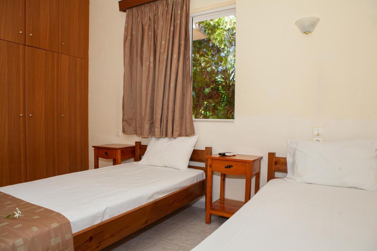 קמנה וורלה Hotel Loula Rooms And Apartments מראה חיצוני תמונה