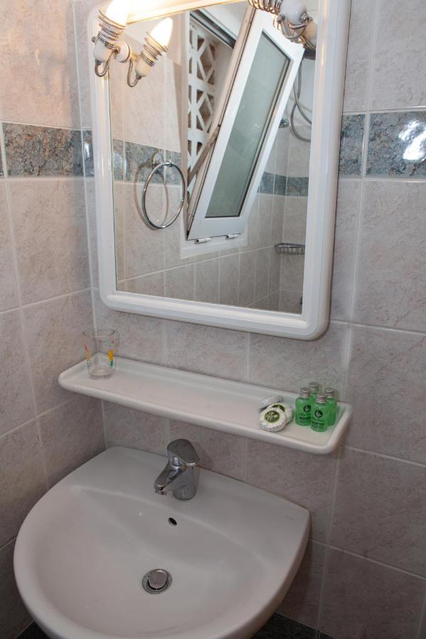 קמנה וורלה Hotel Loula Rooms And Apartments מראה חיצוני תמונה