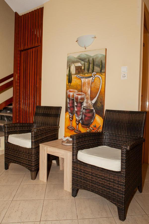 קמנה וורלה Hotel Loula Rooms And Apartments מראה חיצוני תמונה