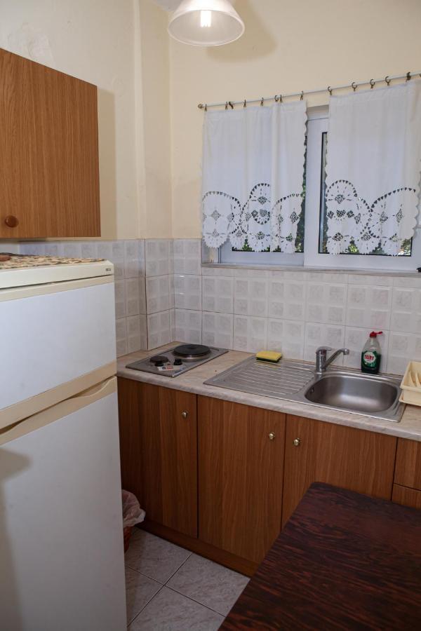 קמנה וורלה Hotel Loula Rooms And Apartments מראה חיצוני תמונה