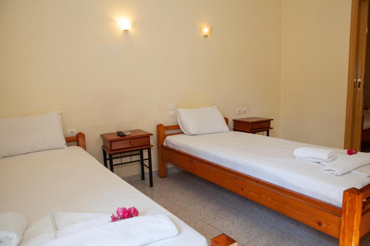 קמנה וורלה Hotel Loula Rooms And Apartments מראה חיצוני תמונה