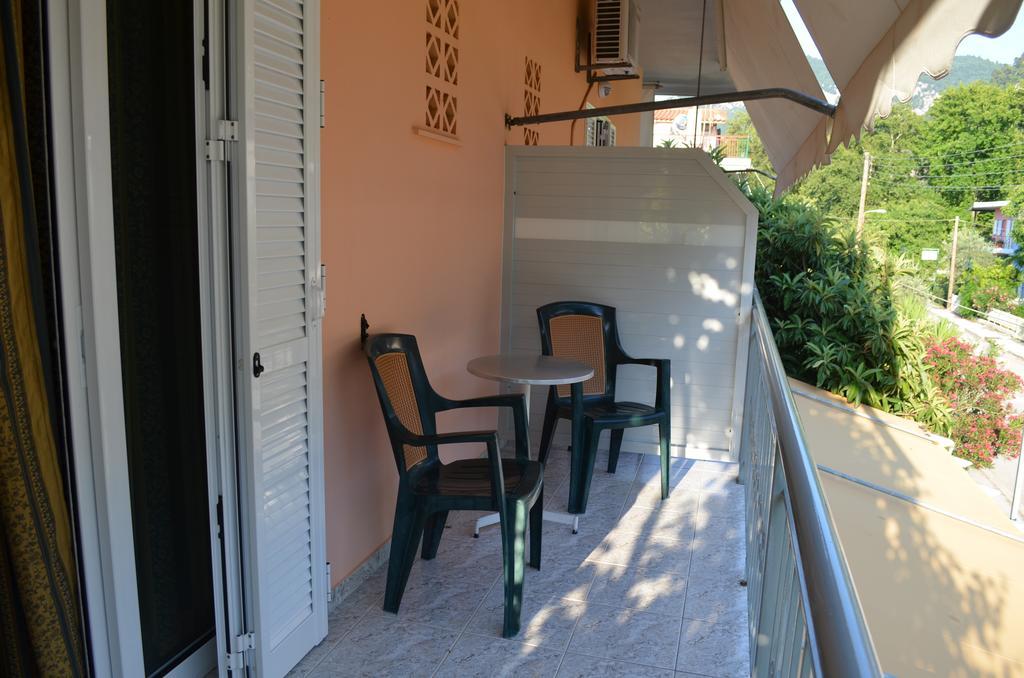 קמנה וורלה Hotel Loula Rooms And Apartments מראה חיצוני תמונה