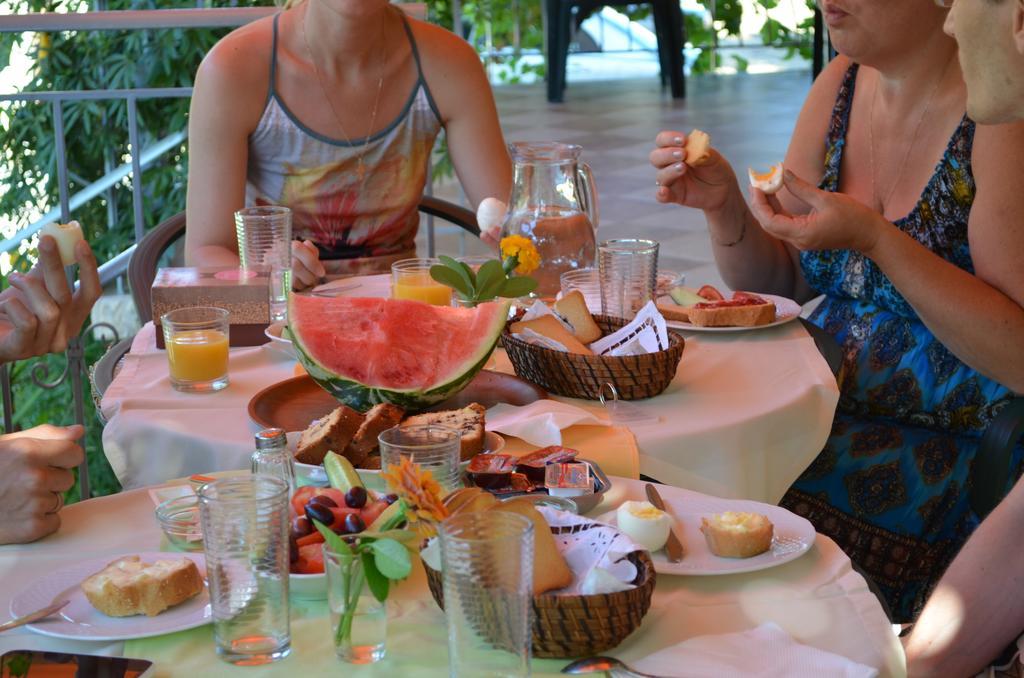 קמנה וורלה Hotel Loula Rooms And Apartments מראה חיצוני תמונה