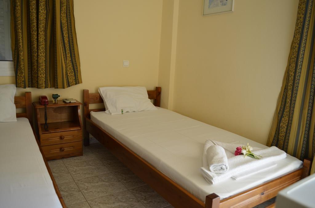 קמנה וורלה Hotel Loula Rooms And Apartments מראה חיצוני תמונה